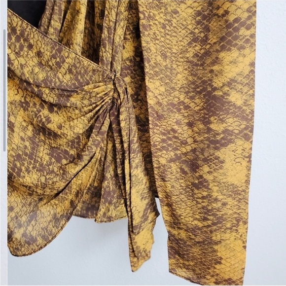 Saylor yellow gold python printed faux wrap blouse top NEW - Picture 5 of 9